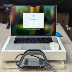 MacBook M1 Pro + Extras