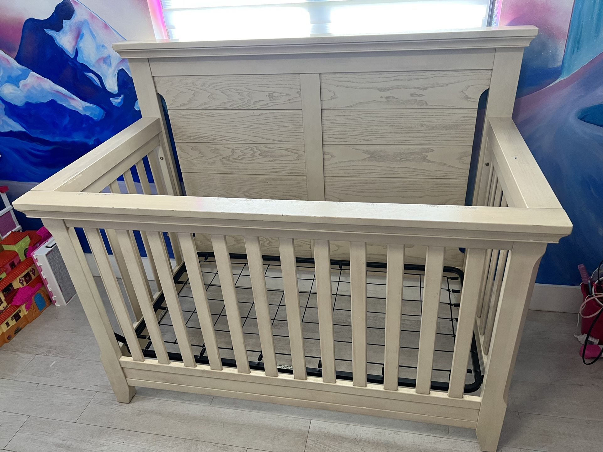 Convertible Baby Crib And Dresser With Changing Table 