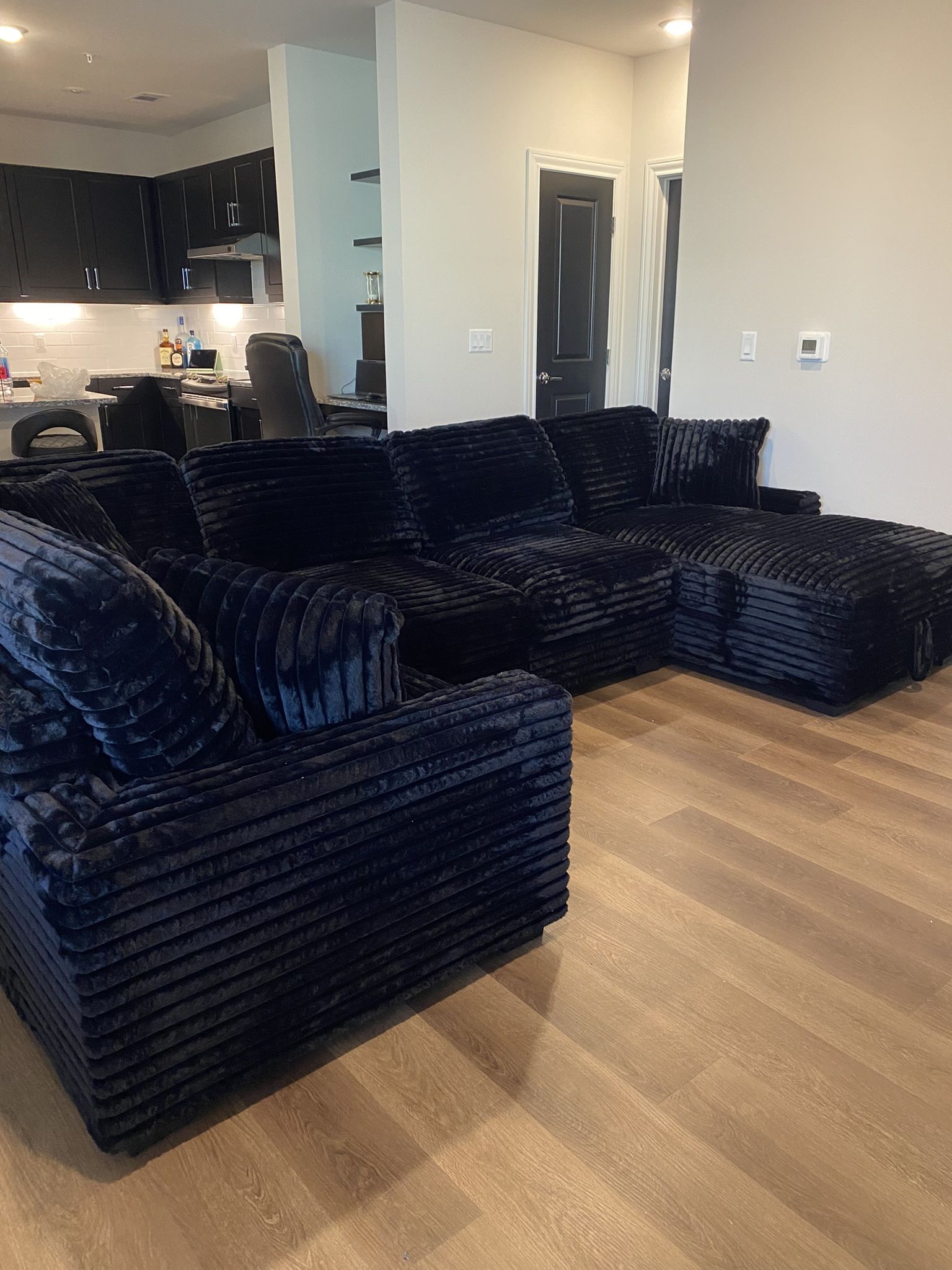 Beautiful Black Modular fluffy Corduroy Sectional Couch with Storage Chaise!  Free Delivery 🚚 