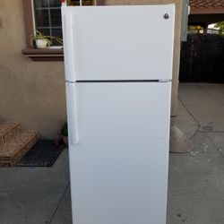 GE Refrigerator 16cu Ft 28x29x64👍👌3 MONTHS WARRANTY 