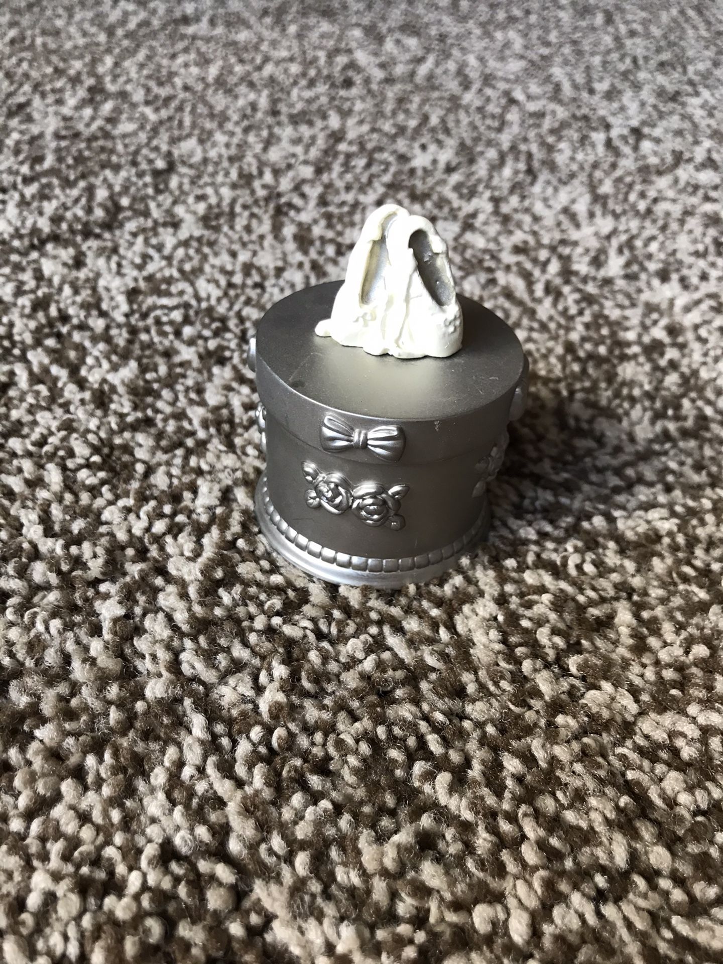 Metal jewelry box