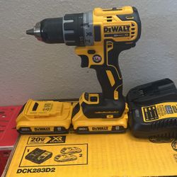 DEWALT 20-Volt MAX XR Cordless Brushless 1/2 in. Drill/Driver with (2 ) 20-Volt 2.0ah Battery, Charger & Bag