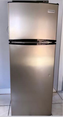 Frigidaire 7.5 Cu. Ft. Refrigerator with Freezer – Like New