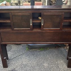 Headboard and bed
