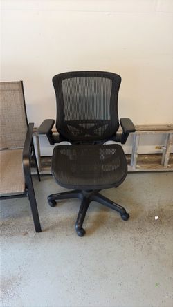 Black office chair