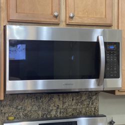 Brand New Samsung Microwave