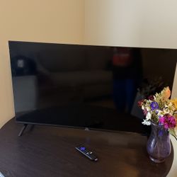 40 inch TCL Roku Tv + remote