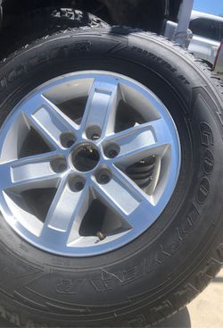 Tires stock Chevy Silverado 6lugs