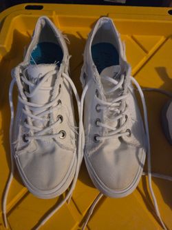 Shoes size 9