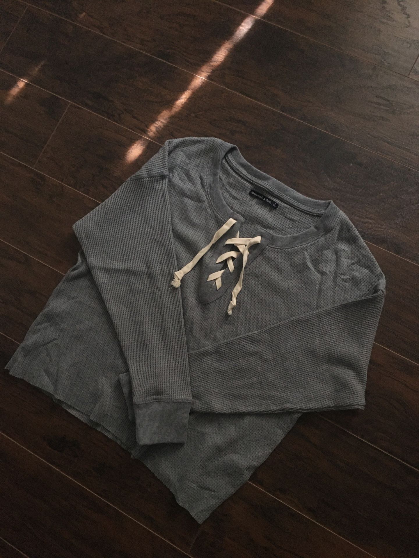 A&f long sleeve topside l