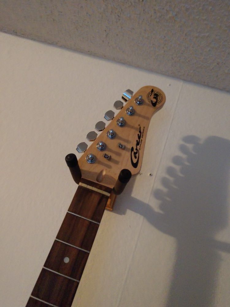 Electric guitar new condition
