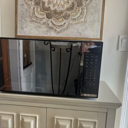 For Sale: Samsung 1.9 cu ft Countertop Microwave – Matte Black Stainless Steel - Great Condition!