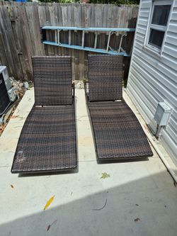 Two Pool Chaires