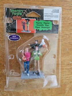 NEW Lemax Spooky Town Neighborhood Trick-Or-Treaters 52510