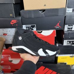 Jordan Black/White 14s size 10.5 VNDS 