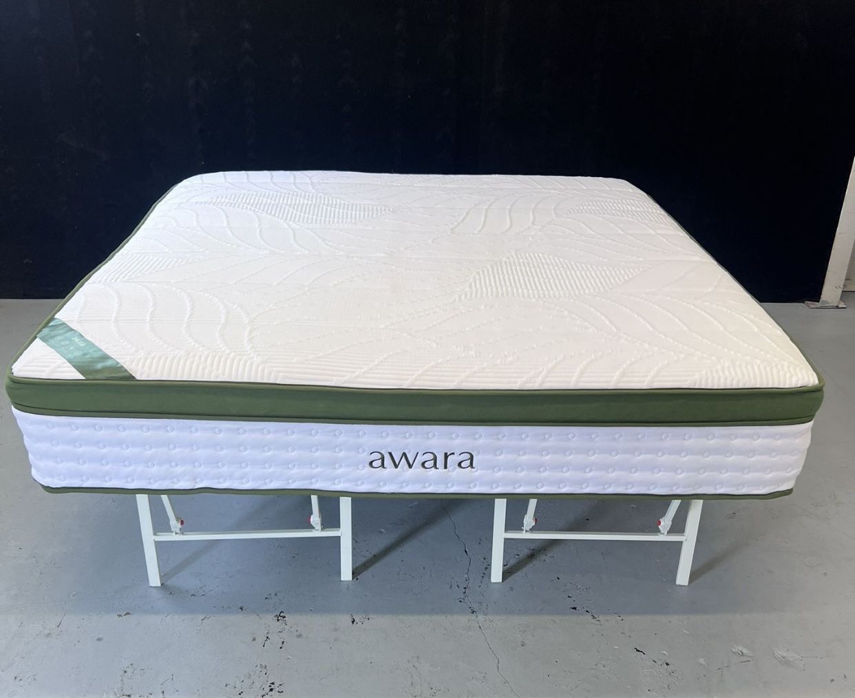 New in box King size Awara Premier Natural Hybrid Mattress