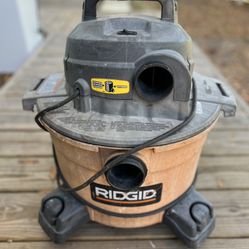 RIDGID 6 Gal. 3.5 Peak HP Shop Vacuum  