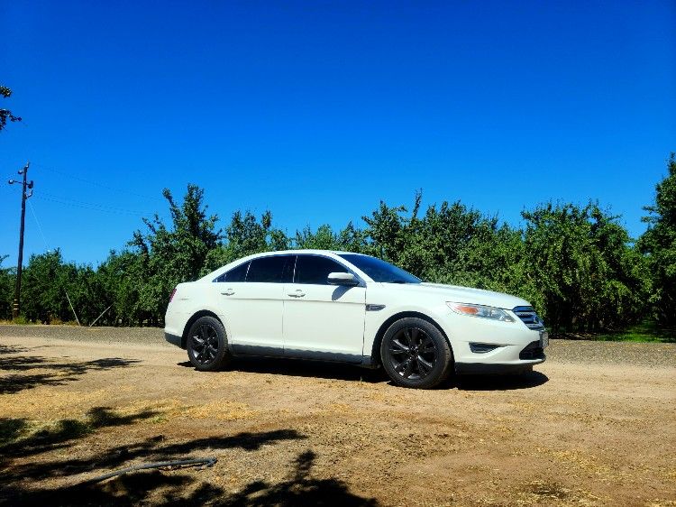 2011 Ford Taurus