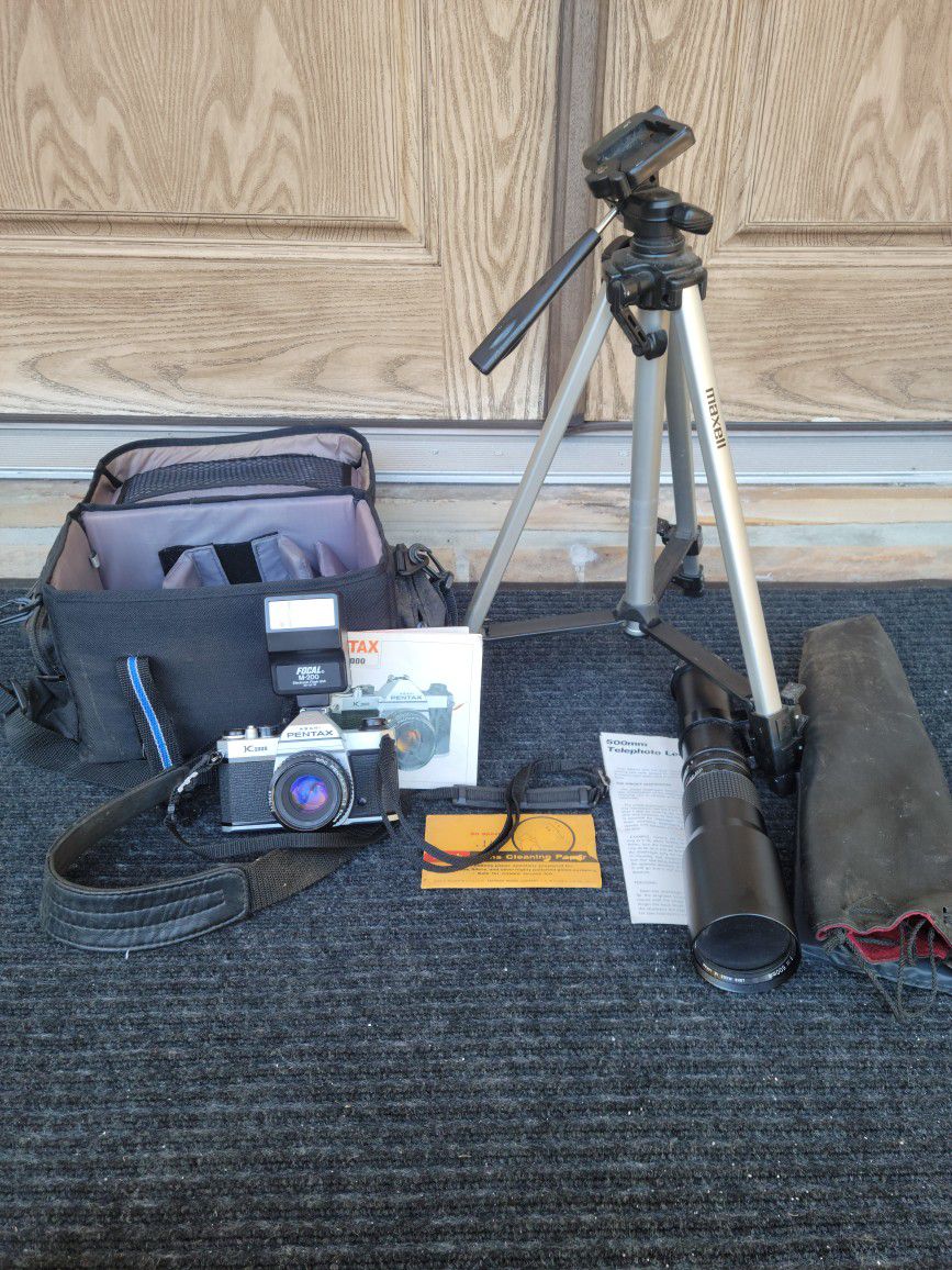 Pentax K1000 Camera With Accessories 