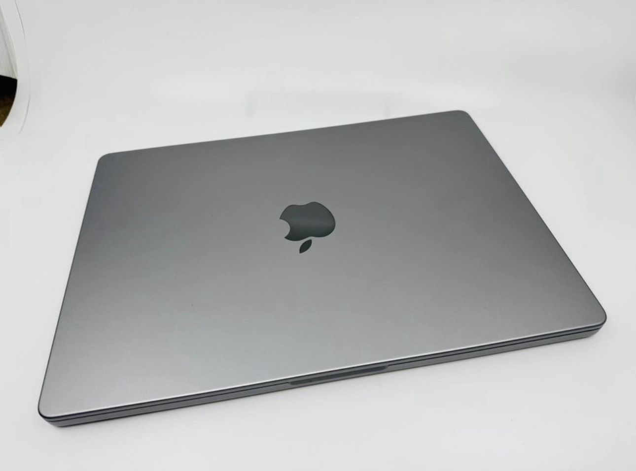 Like New Apple Macbook Pro 14 inch 2023 M2 Pro 16GB 512GB GRAY color