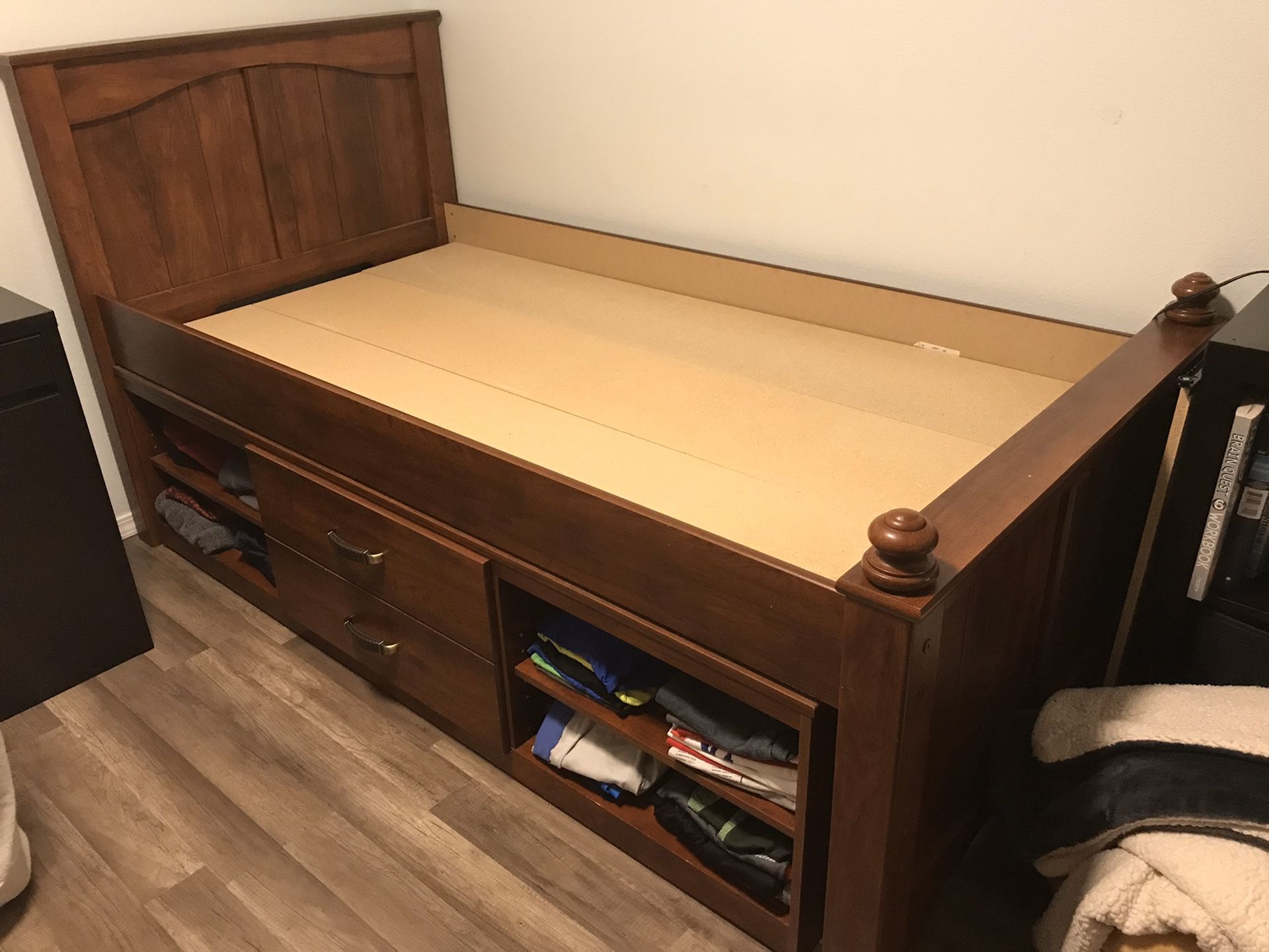 Twin bedroom set