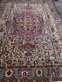 7’.2” X 9’.5” Turkish Hand-Woven silk/wool Heriz Design Rug