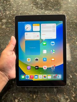 Apple iPad (5th generation) 32GB