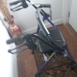 Walker  4 Wheells ,   SEAT,         Brake  and  Compartment