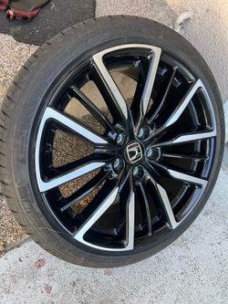 Single Honda Accord rim and tire 19” Oem new Condition ( one 1 wheel only )( Solamente Un 1 Rin ) Como Nuevo