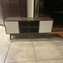 Mid-Century Modern TV Stand with 2 Doors and 2 Shelves