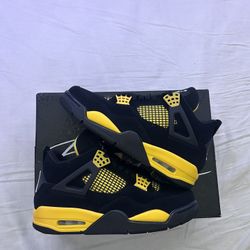 Jordan 4 ‘Thunder’ Size 8
