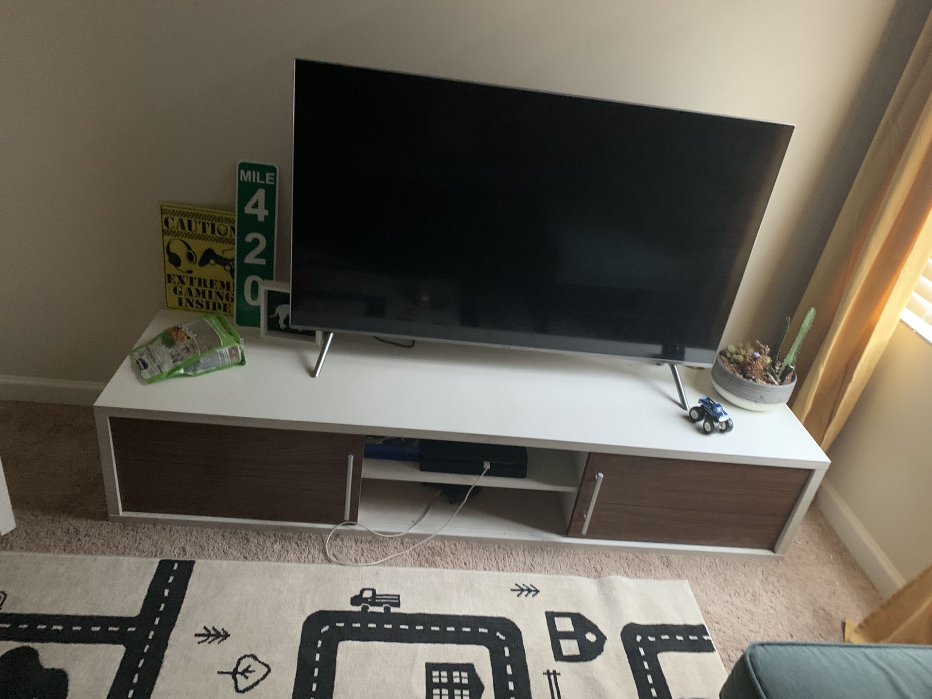 Tv stand