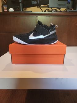Nike Team Hustle D 10 Basketball Shoes (Black Size 2 Youth)