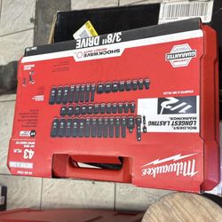 Milwaukee SHOCKWAVE 3/8 in. Drive SAE and Metric 6 Point Impact Socket Set (43-Piece)