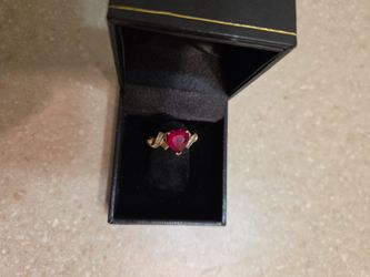 10 k gold gemstone and diamonds ring.  Weight is 2.8 grams