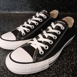 Converse womens 6.5 Great Condition 