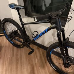 Giant Fathom Hard Tail Mountain Bike Size L