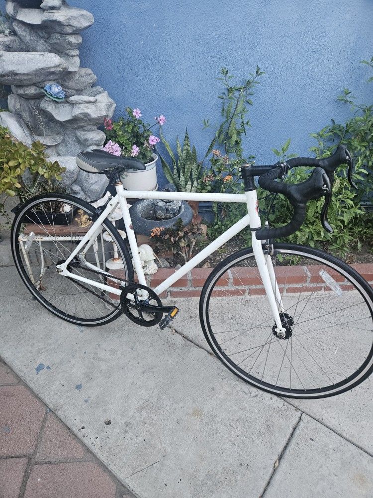 Una Bicycleta Fixi Inch 700