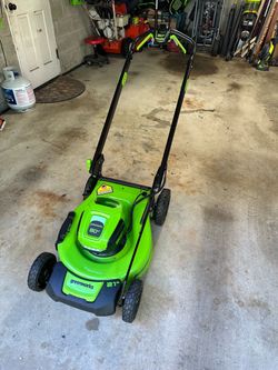 Self-Propelled 80v 21" Greenworks Mower With 4Ah Battery and Charger