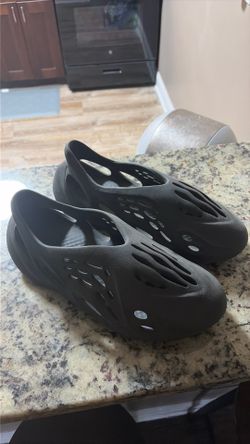 Yeezy foam runners size 12