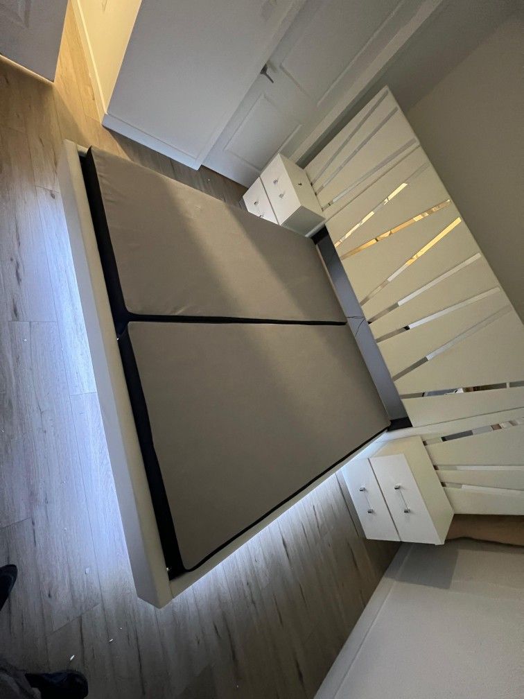 I Sell Queen Bed. Ask For Price. Preguntar Precio 