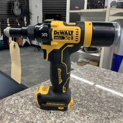 Dewalt 20v Xr Brushless Cordless Rivet Tool 