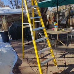STEP LADDER