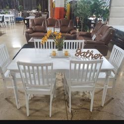White 7pc Farmhouse Dining Set (New)