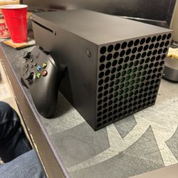 XBOX SERIES X — GREAT CONDITION — WITH CONTROLLER