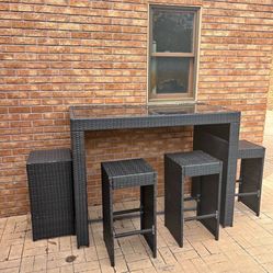 Outdoor Bar Table & Stools