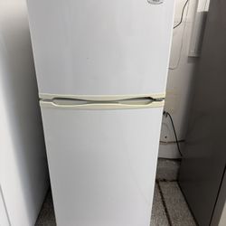 Top Freezer Refrigerator
