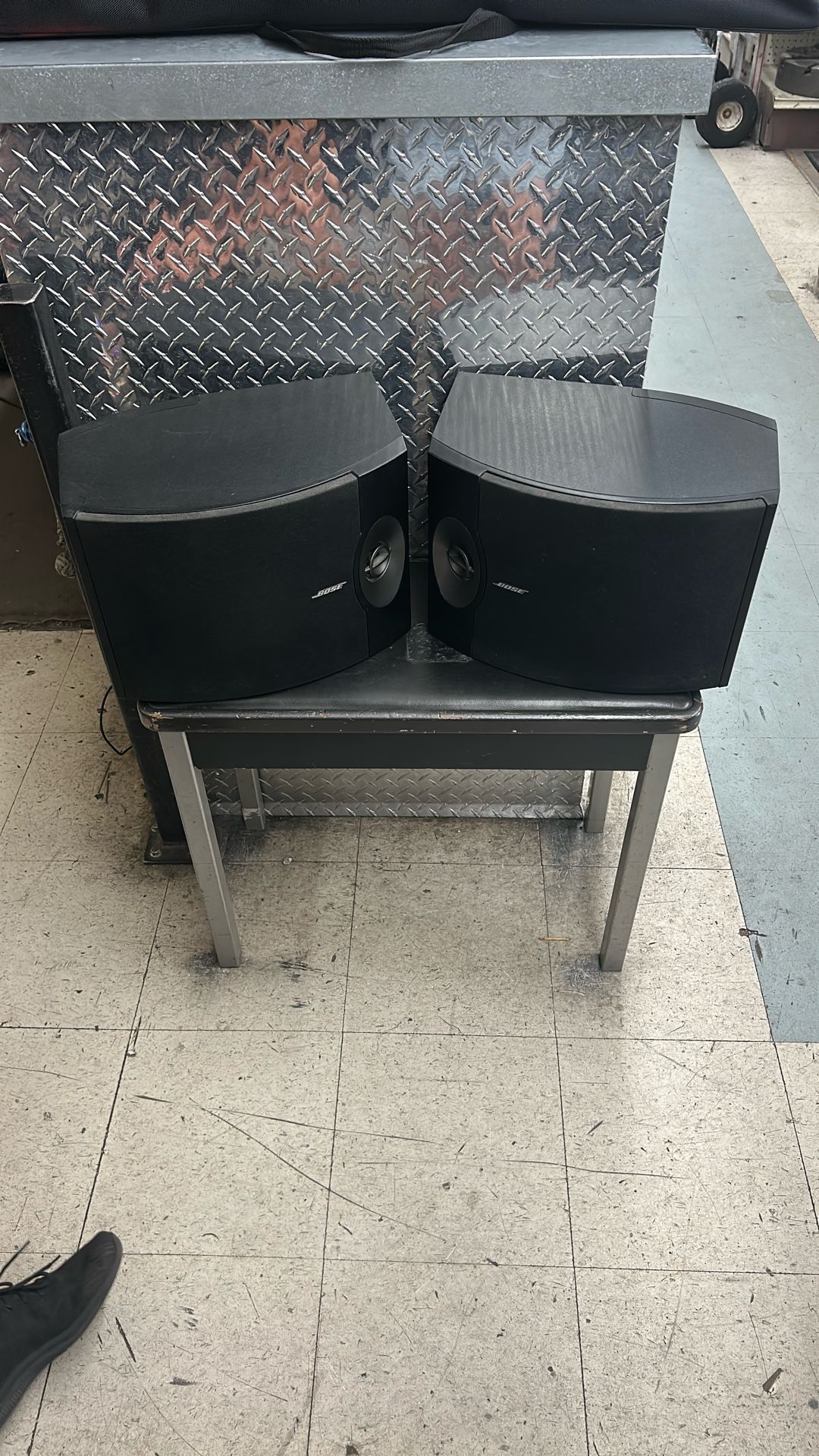 Pair Bose 301 V 301V Direct Reflecting Speaker System Black Wood Matching