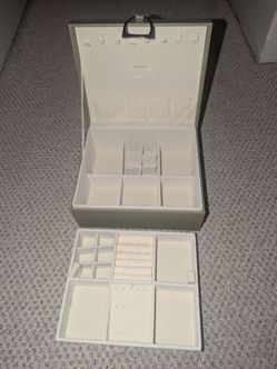 Green jewelry box