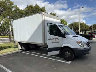 14 Ft Box White Sprinter Cargo Van